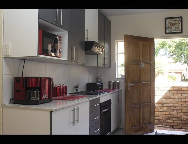 4 BEDROOM TOWNHOUSE TO LET IN WILGEHEUWEL